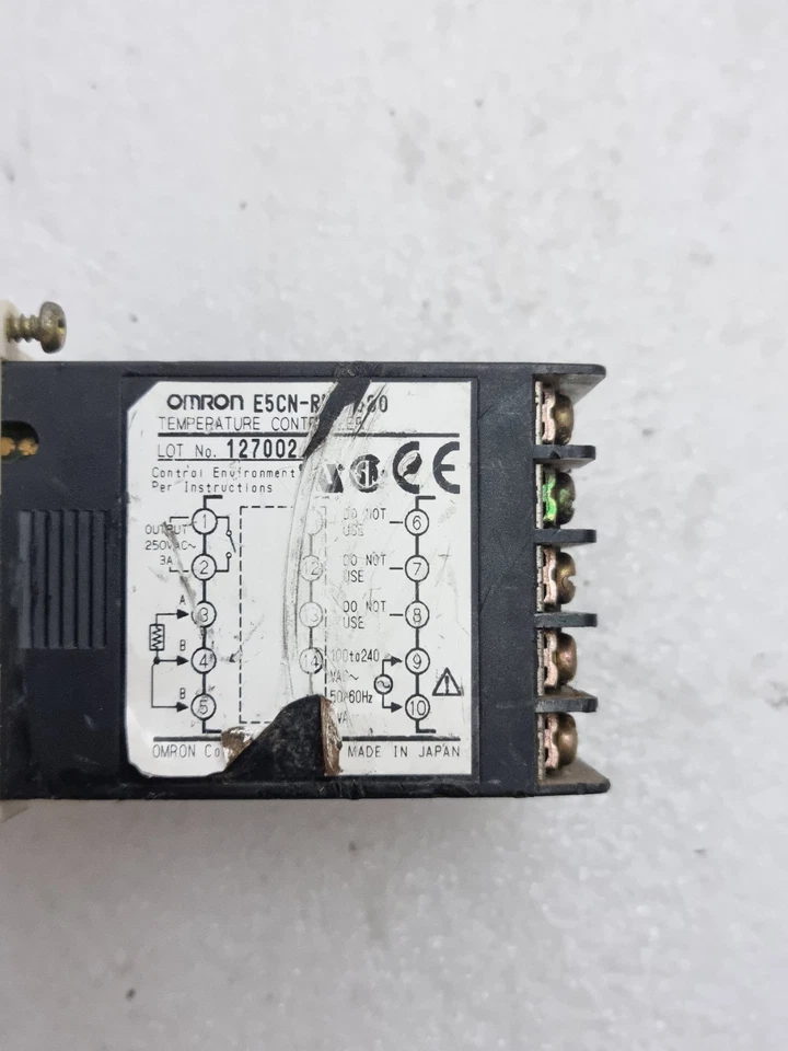 OMRON E5CN TEMPERATURE CONTROLLER 100-240VAC E5CN MADE IN JAPAN